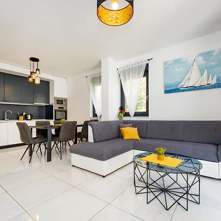 Essenza Mare In With Private Pool & Pet Friendly - Only 650 Meters From The