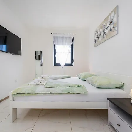 Villa Essenza Mare In With Private Pool & Pet Friendly - Only 650 Meters From The *