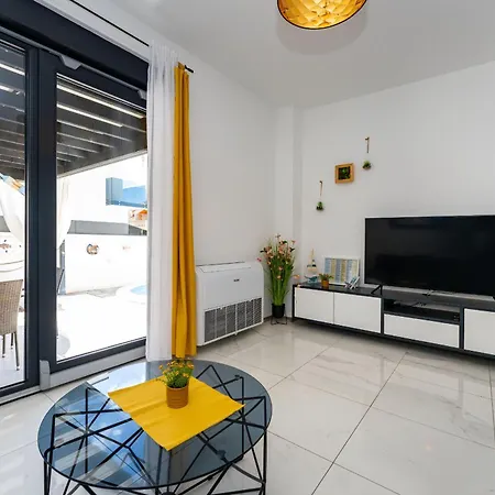 Villa Essenza Mare In With Private Pool & Pet Friendly - Only 650 Meters From The