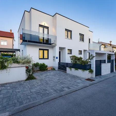 Essenza Mare In With Private Pool & Pet Friendly - Only 650 Meters From The