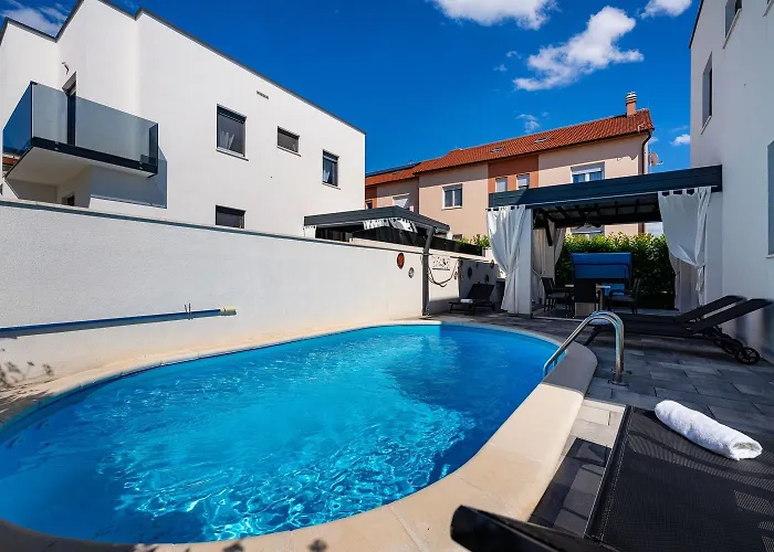 别墅 Essenza Mare In With Private Pool & Pet Friendly - Only 650 Meters From The