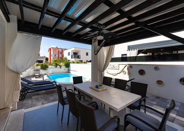 Essenza Mare In With Private Pool & Pet Friendly - Only 650 Meters From The 别墅