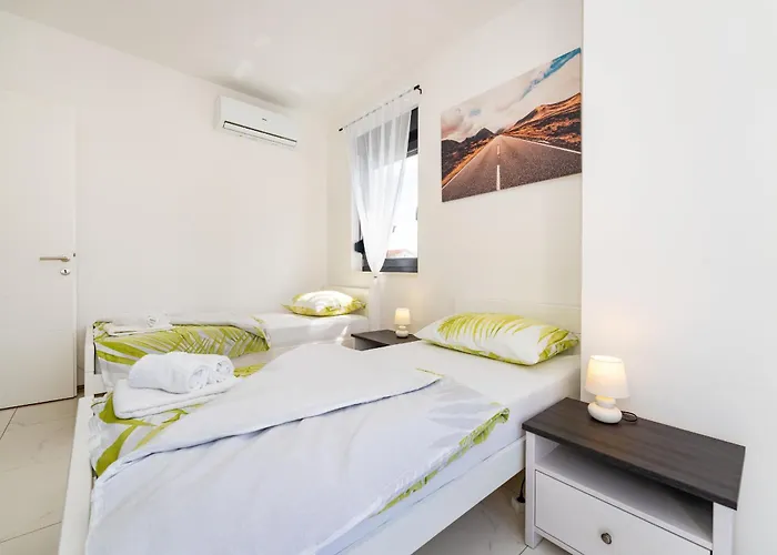 Essenza Mare In With Private Pool & Pet Friendly - Only 650 Meters From The *