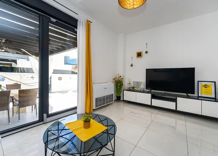 别墅 Essenza Mare In With Private Pool & Pet Friendly - Only 650 Meters From The