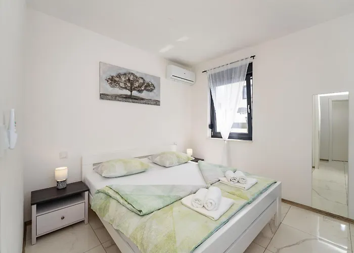 Essenza Mare In With Private Pool & Pet Friendly - Only 650 Meters From The * Vodice