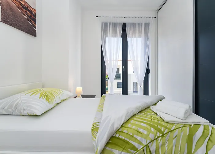 Essenza Mare In With Private Pool & Pet Friendly - Only 650 Meters From The 别墅