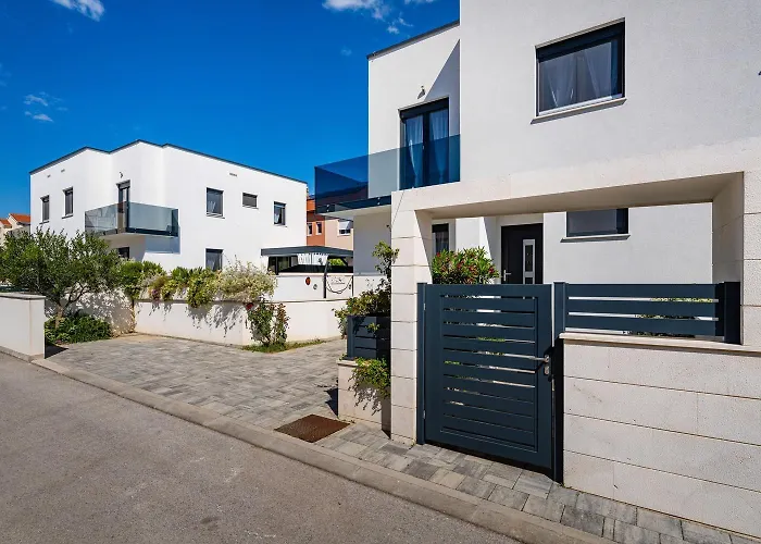 Essenza Mare In With Private Pool & Pet Friendly - Only 650 Meters From The 别墅